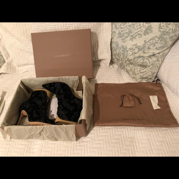 Gianvito Rossi Empress Bootie Shanghai Black (6.5) - Picture 3 of 8